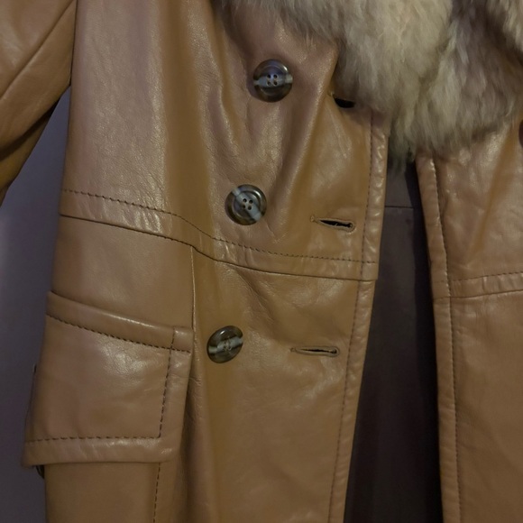 Imperial Vintage Tan Leather Jacket with Faux Fur Collar and Classic Design - Picture 4 of 10